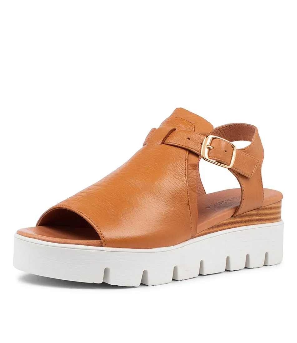 DJANGO & JULIETTE Randlee Dark Tan Leather Sandals