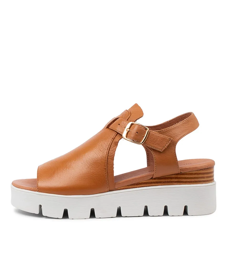 DJANGO & JULIETTE Randlee Dark Tan Leather Sandals