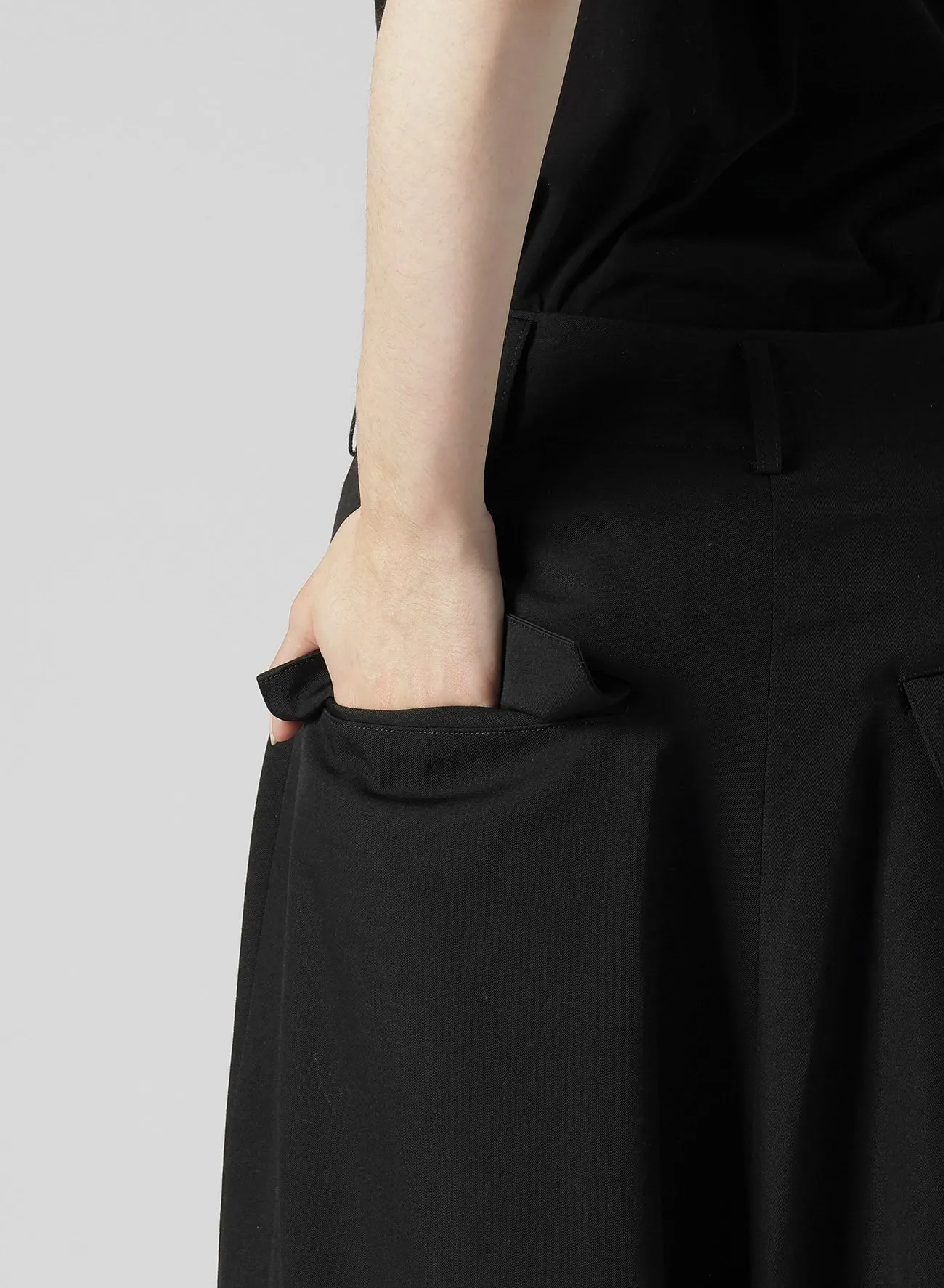 GABARDINE R-BACKSIDE FLARE WIDE PANTS