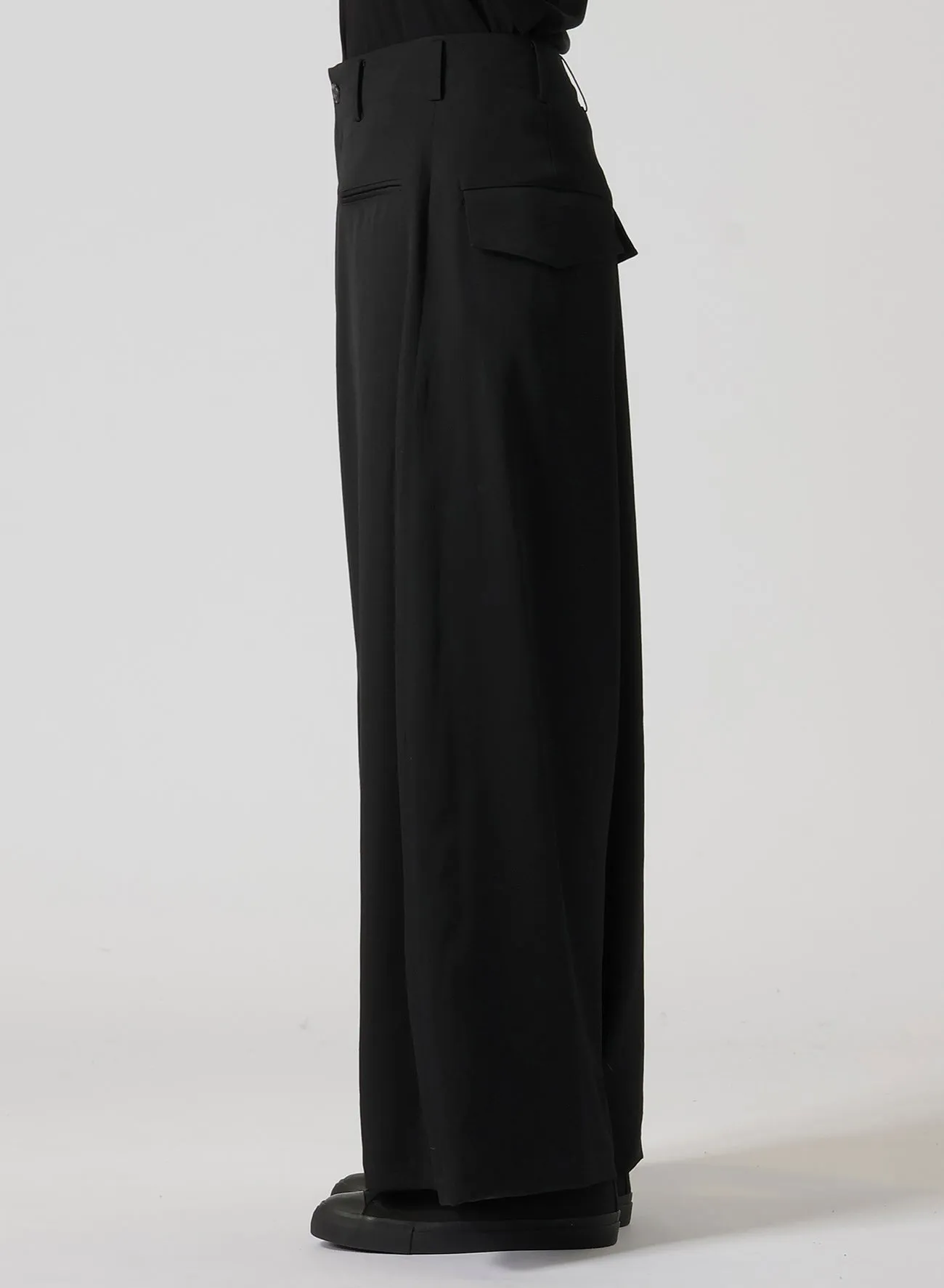 GABARDINE R-BACKSIDE FLARE WIDE PANTS