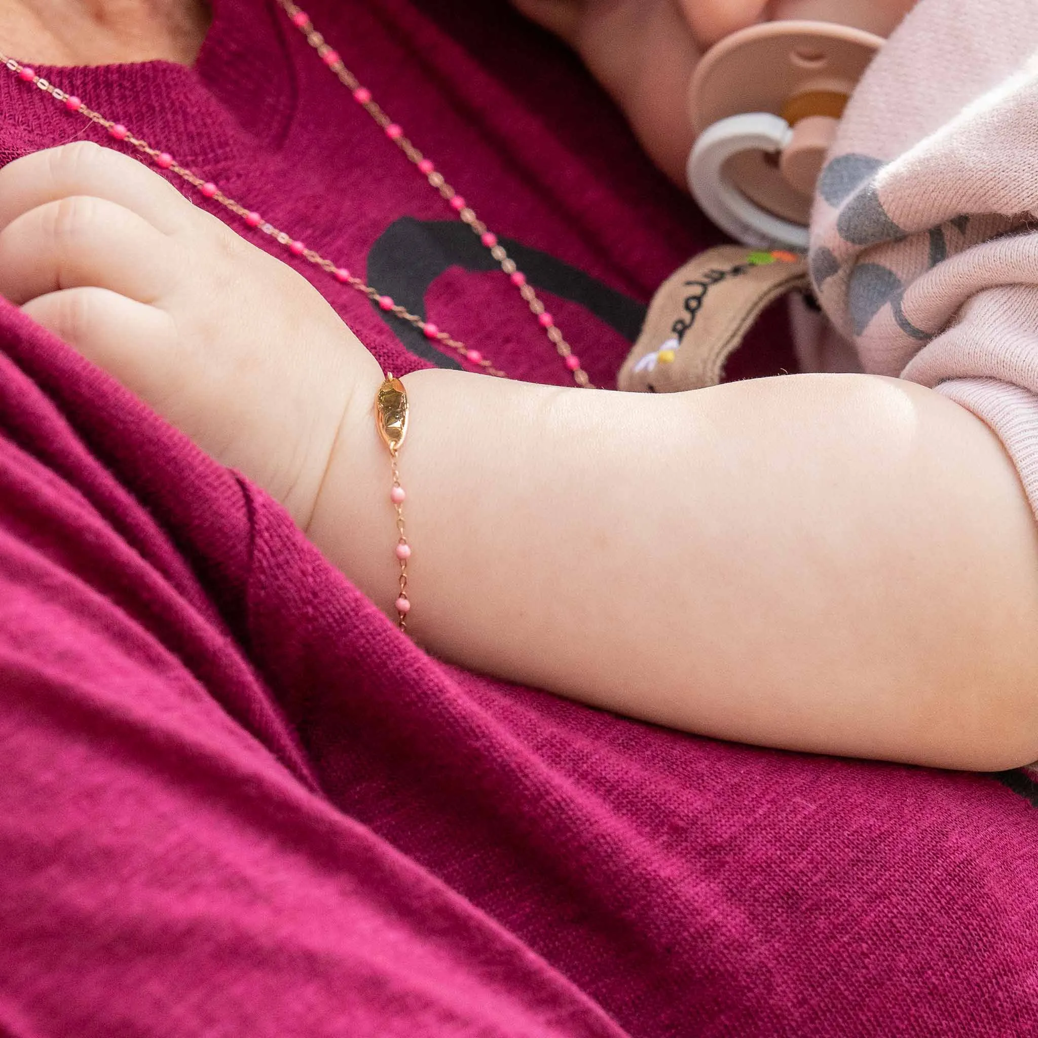 Little Gigi Fuchsia bracelet, Oval plaque, Yellow Gold, 5.1