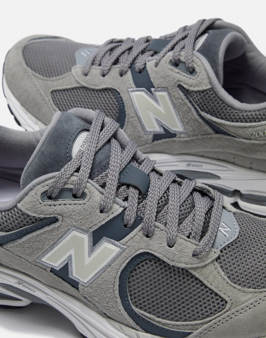 New Balance Adults 2002R Trainers