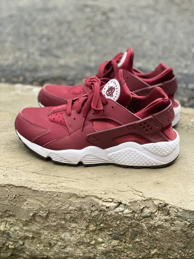 Nike Air Huarache maroon