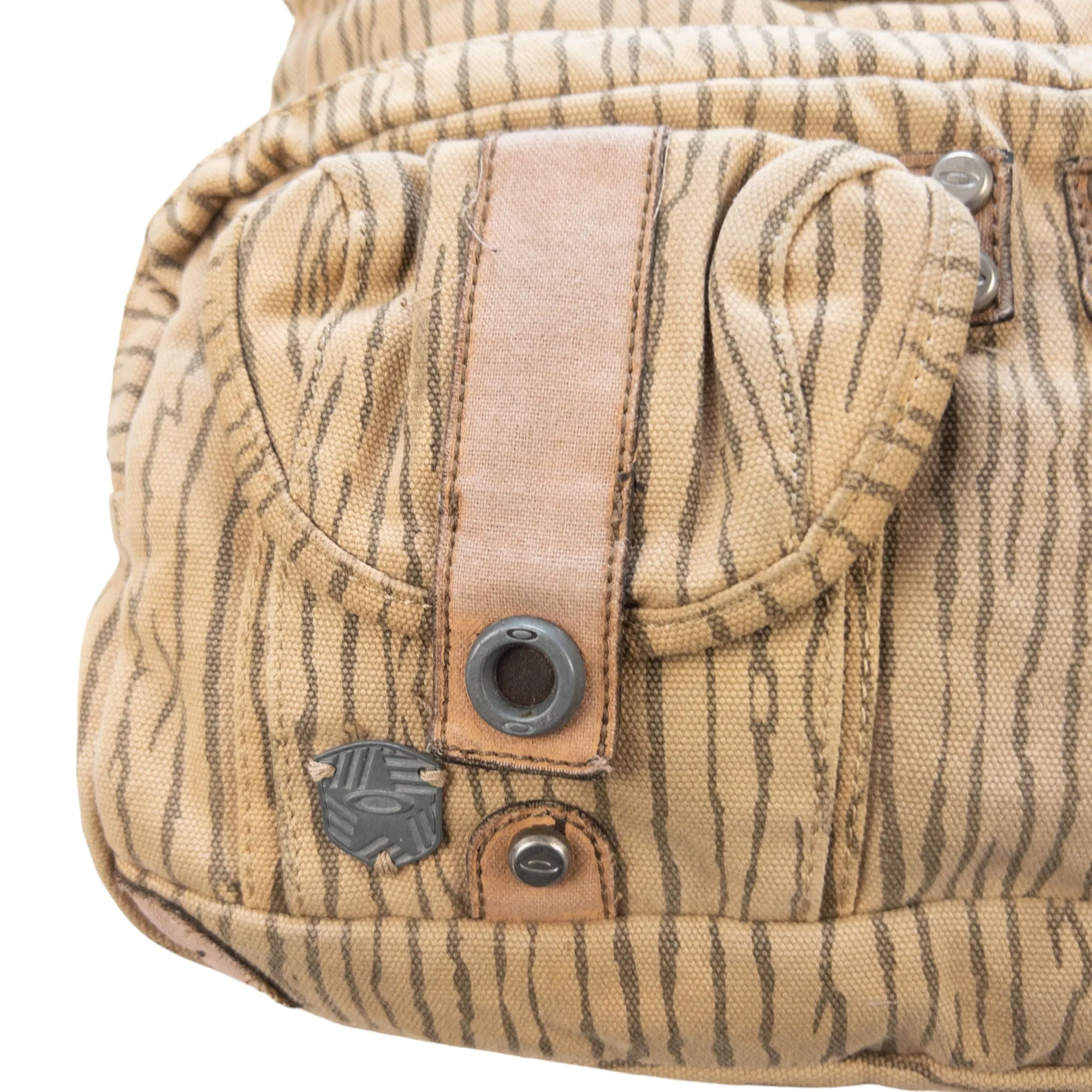 Oakley Beige Striped Pattern Multi-pocket Cross Body Bag One Size 00s | Second Wave Vintage