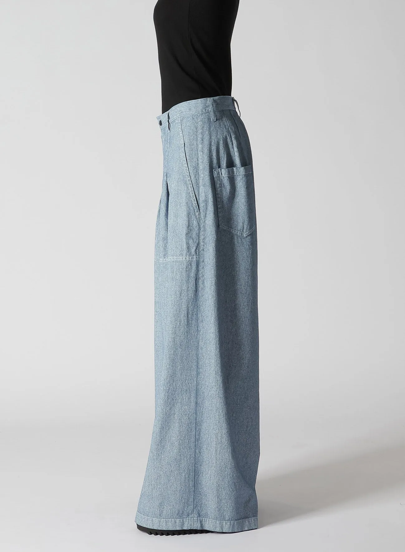 WHITE PIGMENT COATED DENIM PLEATED WIDE PANTS